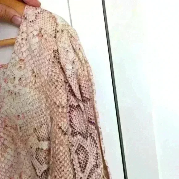 Nwt Guess Sahara Snake Print Crop  Top - Picture 5 of 5